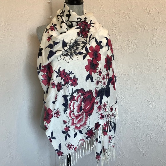 Oversized scarf/ wrap - Picture 4 of 9